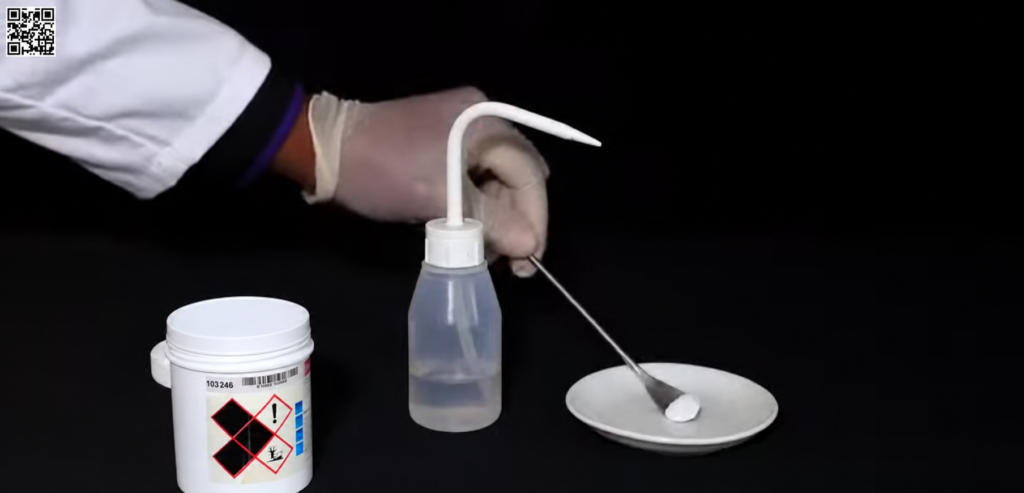 démonstration de chimie en laboratoire
